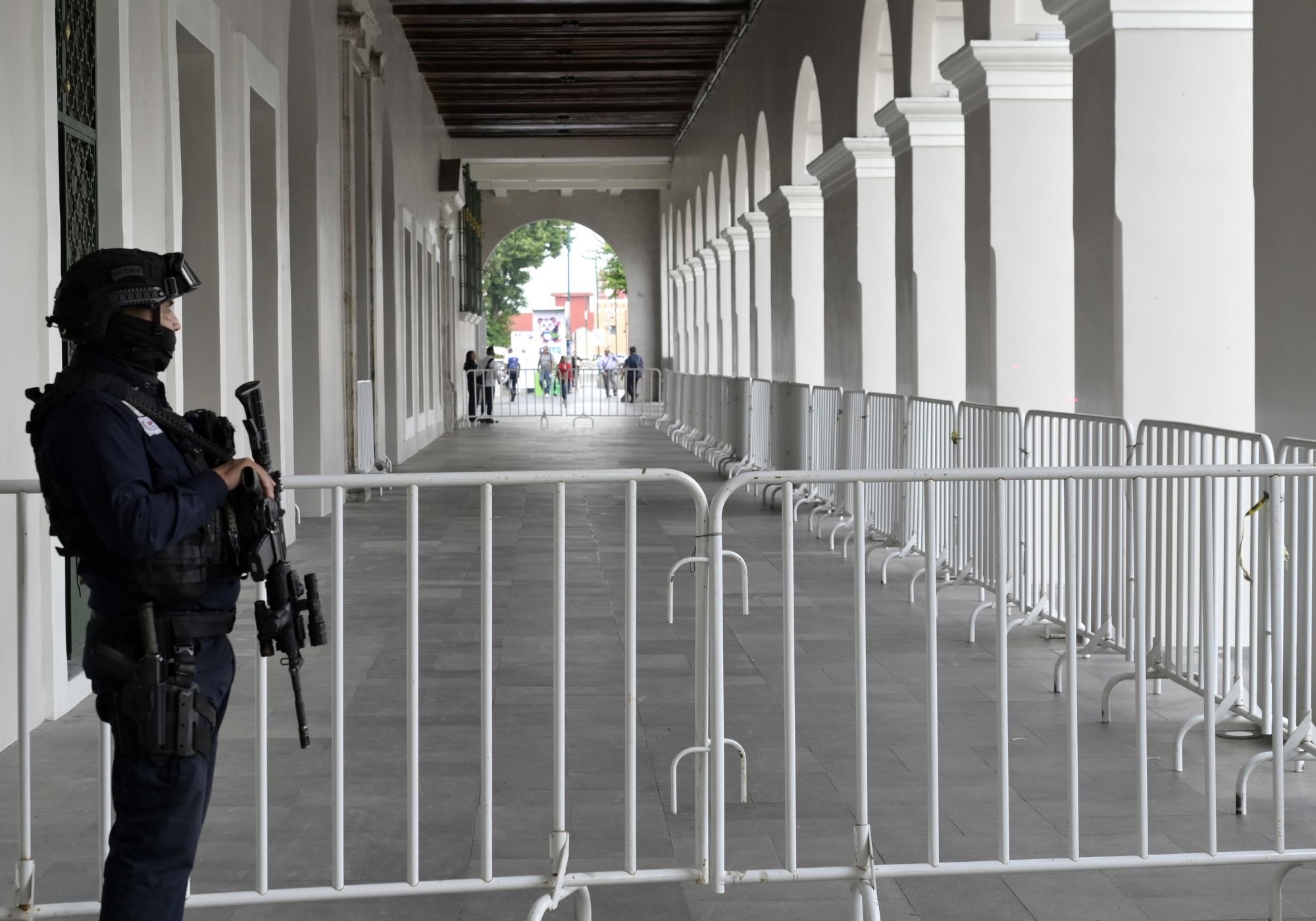Blindan acceso a Palacio de Gobierno previo a conferencia de Rocío Nahle